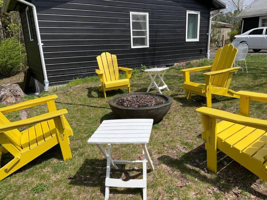 Campfire Cottage Fireplace, Fire Pit & No Chores! Kingston Exterior foto