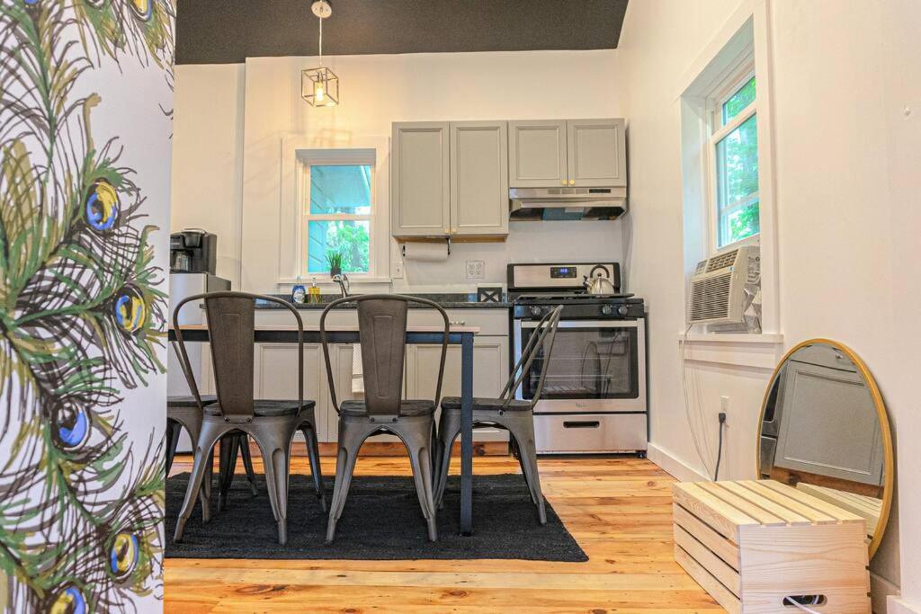 Campfire Cottage Fireplace, Fire Pit & No Chores! Kingston Exterior foto